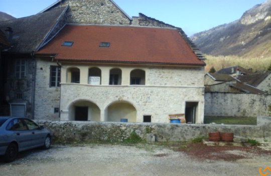 Réhabilitation d'une bâtisse en logements collectifs à Virieu-Le-Grand