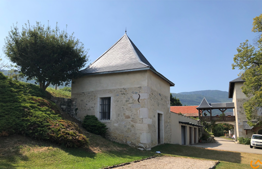 Réhabilitation d'une chapelle & d'un pigeonnier en Gîte